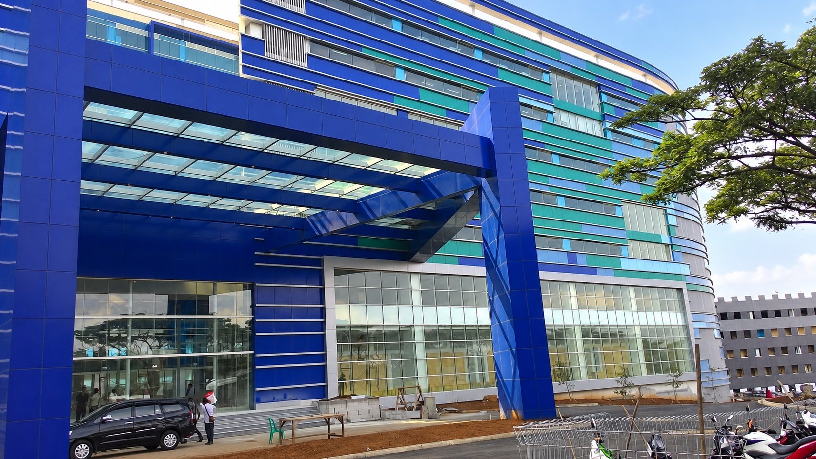 Glass facade work at Pusdiklat BCA Sentul by SPS